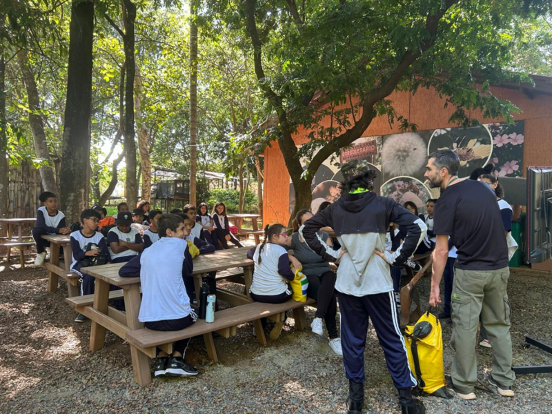 Alunos de escolas públicas visitam a Mata de Santa Genebra em atividade educativa